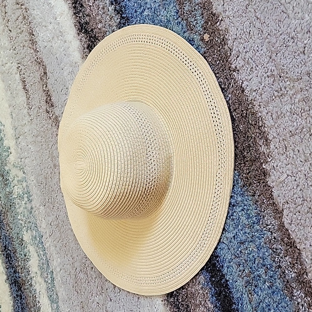 Floppy sun hat